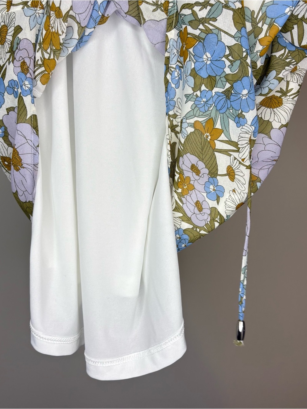 entro Floral Smocked V-Neck Blouse With Puff Sleeve Size Large - Picture 9 of 10
